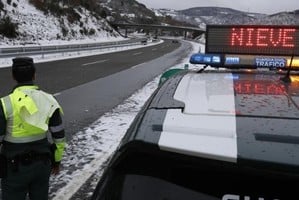 La nieve provocó dificultades de circulación y cierres puntuales de vías