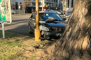 Tras el choque el conductor tomó una particular decisión. Foto:Gentileza