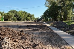 La intervención incluye la recuperación de cordones y la incorporación de infraestructura vial, hídrica y lumínica