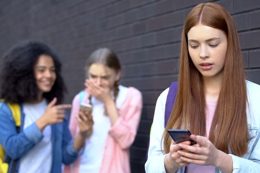 Bullying digital incrementa el daño psicológico y deja al adolescente sin espacios de respiro.