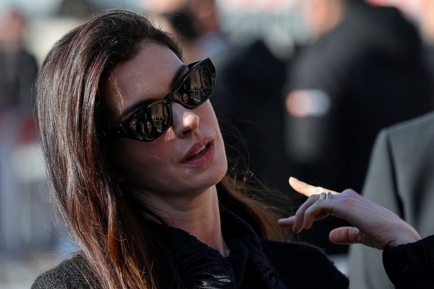 Actor Anne Hathaway arrives for the funeral ceremony of fashion designer Valentino Garavani, who died at the age of 93, at the Basilica of Saint Mary of the Angels and Martyrs in Rome, Italy, January 23, 2026. REUTERS/Yara Nardi