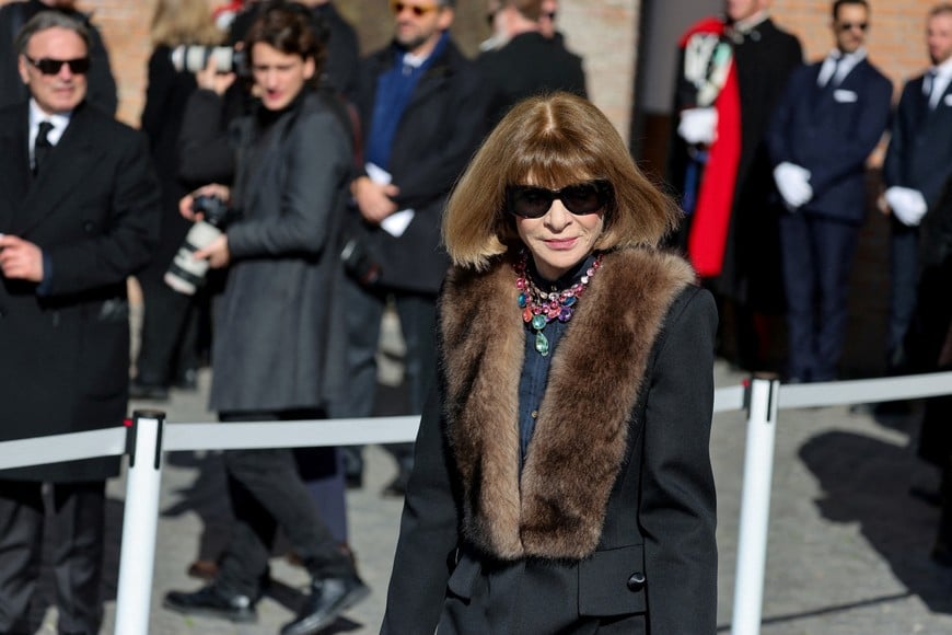 Anna Wintour walks outside the Basilica of Saint Mary of the Angels and Martyrs as she attends the funeral ceremony of fashion designer Valentino Garavani, who died at the age of 93, in Rome, Italy, January 23, 2026. REUTERS/Yara Nardi