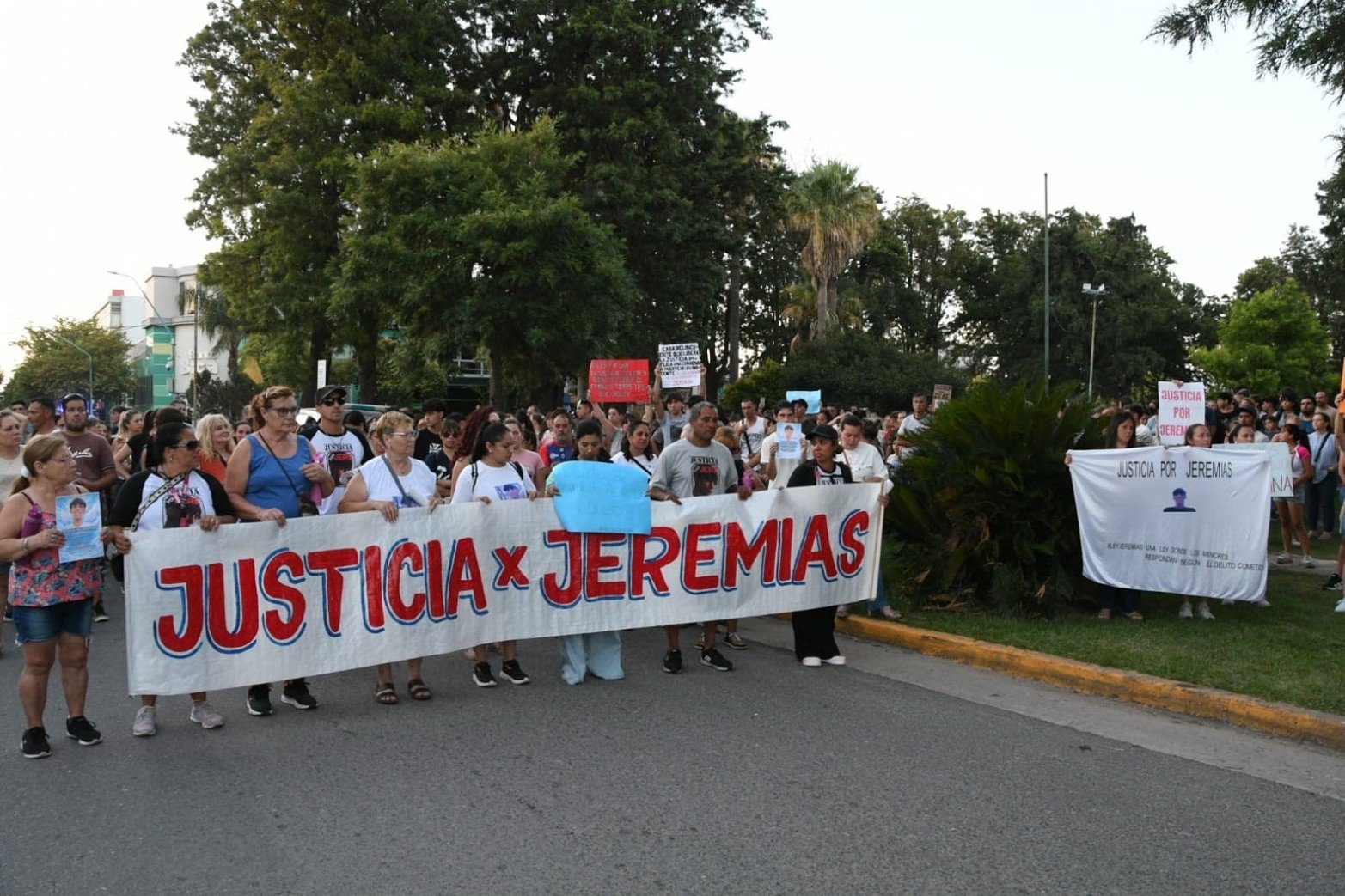Las calles de Santo Tomé inundadas pidiendo justicia.