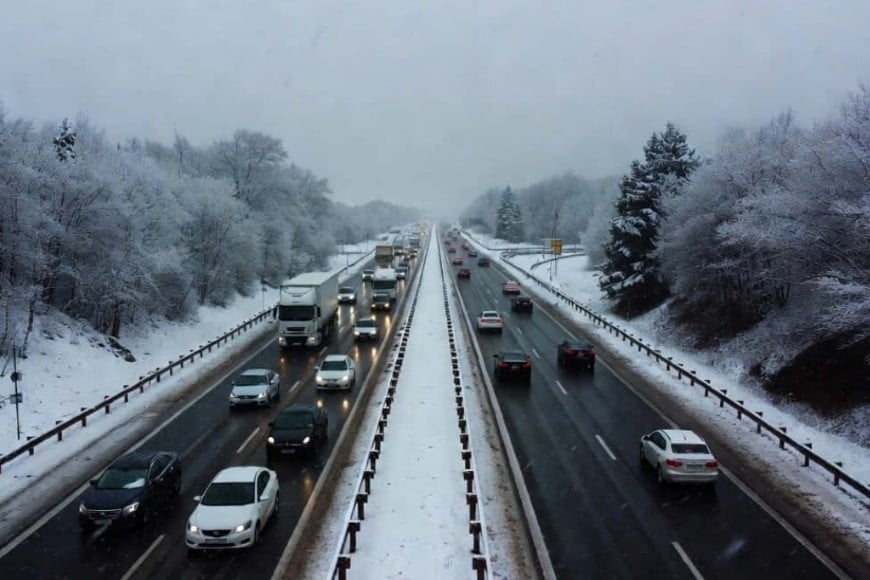 Las carreteras se vieron afectadas por las heladas.