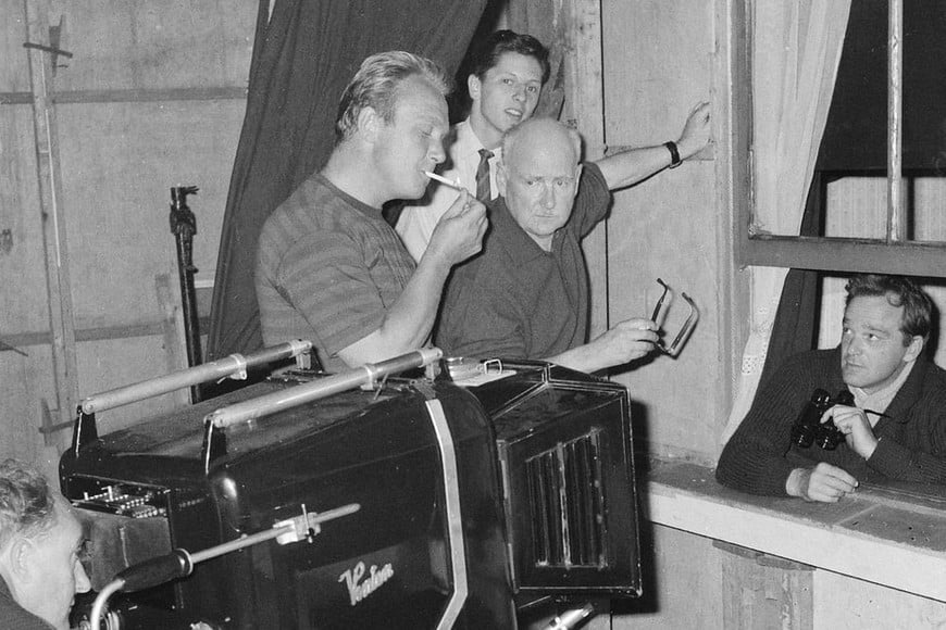 Documentalistas en pleno trabajo. Foto: Archivo