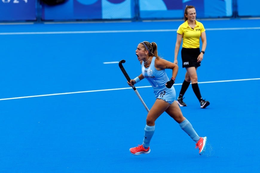 Paris 2024 Olympics - Hockey - Women's Bronze Medal Match - Agentina vs Belgium - Yves-du-Manoir Stadium, Colombes, France - August 09, 2024.
Zoe Diaz de Armas of Argentina celebrates scoring during the penalty shootout. REUTERS/Anushree Fadnavis