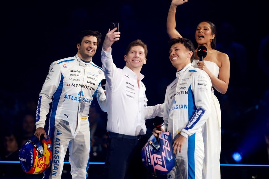 Formula One F1 - F1 75 Live Season Launch - The O2, London, Britain - February 18, 2025
Williams team principal James Vowles takes a selfies with drivers Carlos Sainz Jr. and Alexander Albon during the launch REUTERS/Andrew Boyers
EDITORIAL USE ONLY