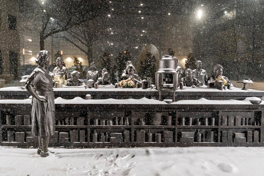 Snow falls over the Clara Luper National Sit-In Plaza as Winter Storm Fern arrives in Oklahoma City, Oklahoma, U.S., January 23, 2026. REUTERS/Nick Oxford