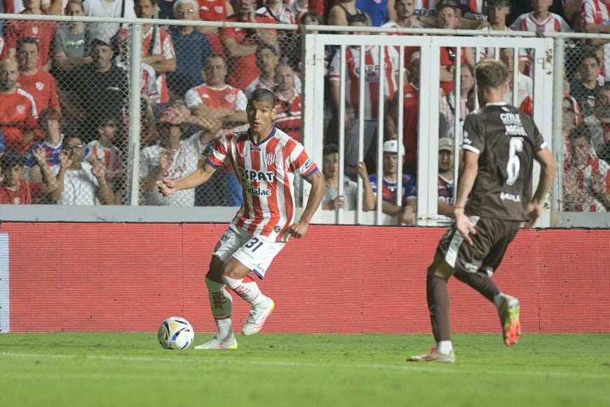 Misael Aguirre, el pibe que vino de Colón y al que Unión ya le hizo primer contrato. Entró en el complemento. Tiene condiciones.