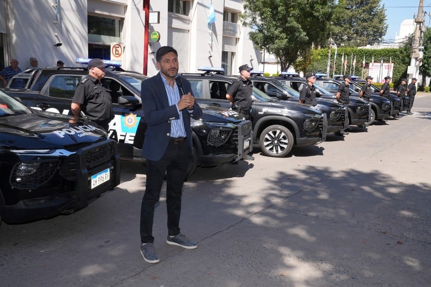 Pullaro encabezó este viernes la entrega de una nueva tanda de camionetas 0 km