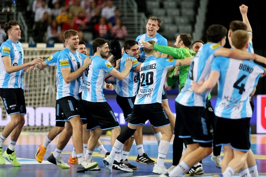 Handball - IHF Handball World Championships 2025 - Preliminary Round - Group H - Argentina v Bahrain - Zagreb Arena, Zagreb, Croatia - January 19, 2025
Argentina players celebrate after the match REUTERS/Antonio Bronic