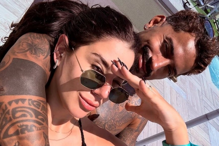 El cantante salió con una ex Gran Hermano.