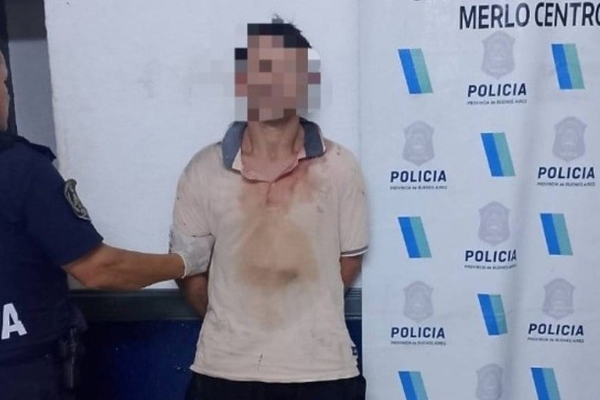 El sospechoso fue detenido tras volcar el auto que conducía durante la fuga.