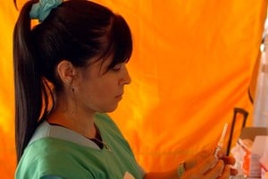 La campaña de vacunación itinerante sigue avanzando en distintos puntos de la ciudad