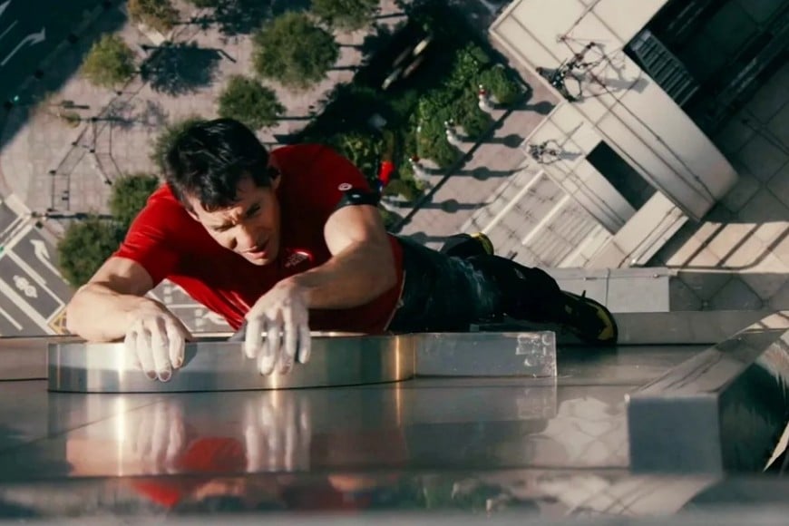 Alex Honnold escaló el Taipei 101 sin cuerda ni equipo protector y llegó a la aguja final.