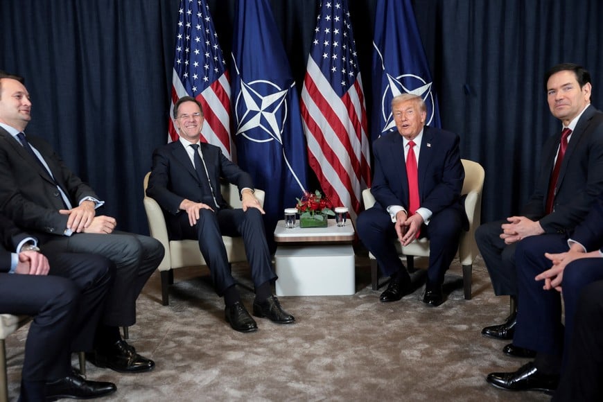 U.S. President Donald Trump holds a bilateral meeting with NATO Secretary General Mark Rutte, accompanied by U.S. Secretary of State Marco Rubio, at the World Economic Forum (WEF) in Davos, Switzerland, January 21, 2026. REUTERS/Jonathan Ernst