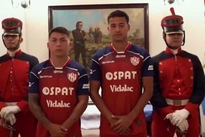 La nueva camiseta ya se encuentra disponible en la tienda oficial del club. Fotos: Gentileza C. A. Unión