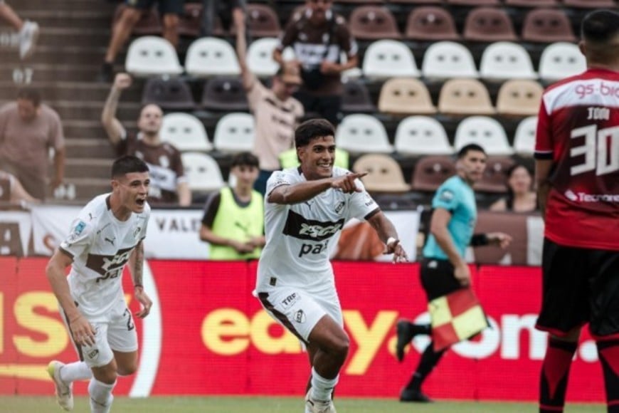 Instituto vs Platense. Fotos: @caplatense