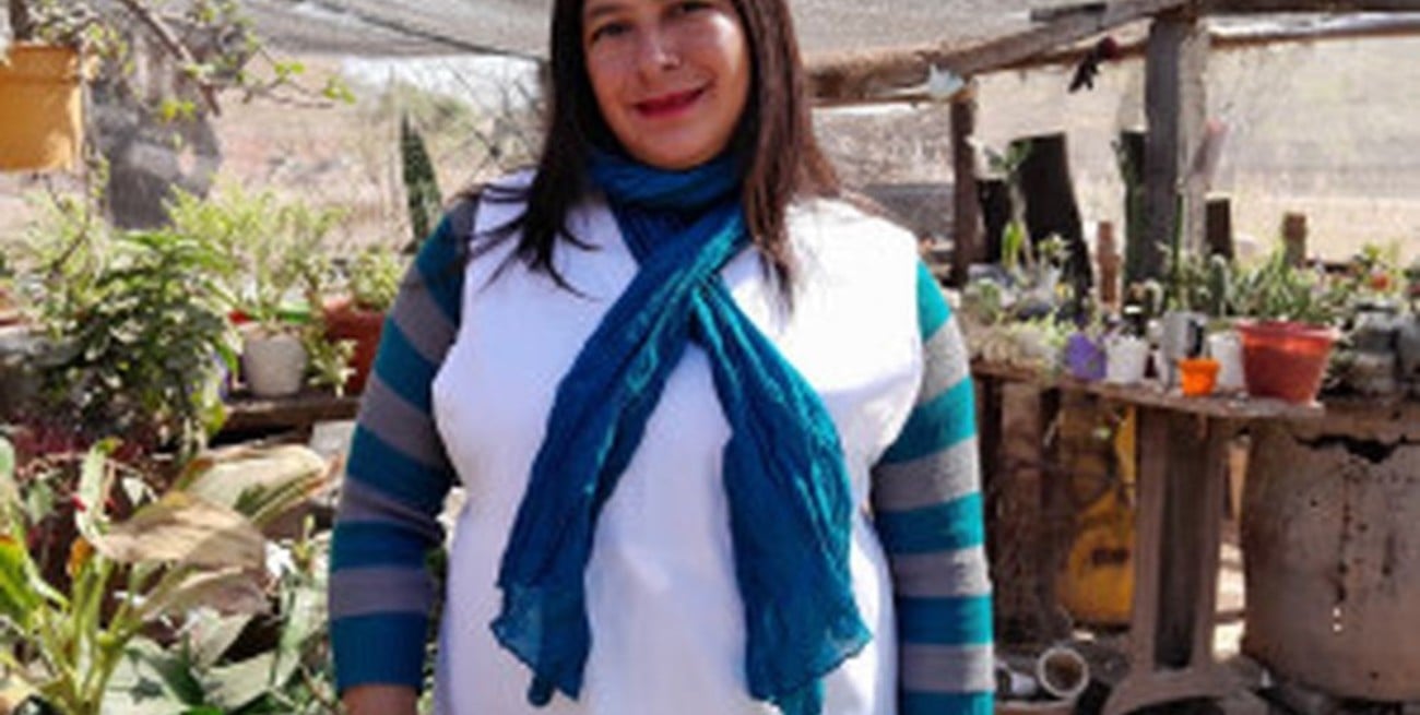 Es docente, directora y cuidadora, todo en una figura para los niños y niñas de esa primaria rural. Foto: Gentileza