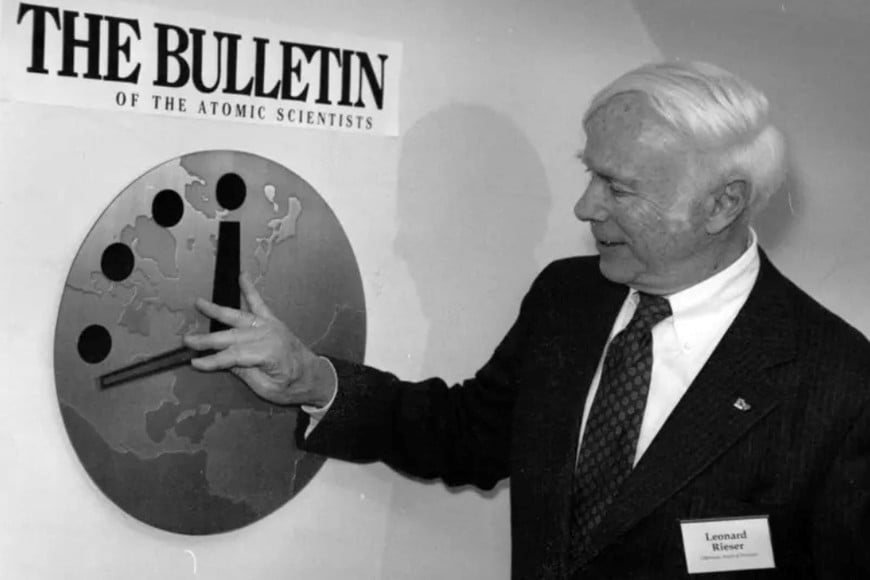 Bulletin of the Atomic Scientists  Boletín de Científicos Atómicos
