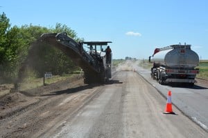 Tareas de fresado entre Tortugas y Armstrong. Crédito: Vialidad Nacional