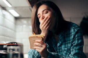 Fatiga persistente y dificultades para dormir.