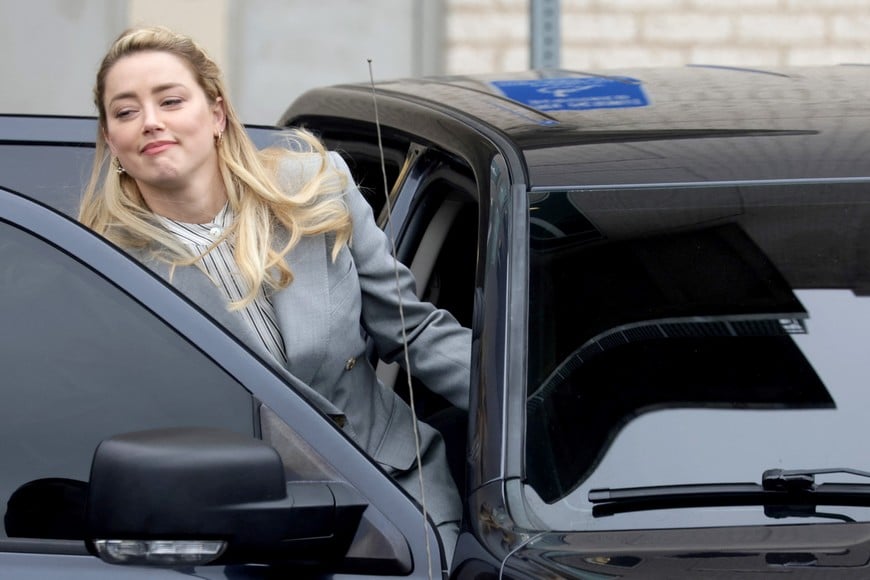 Actor Amber Heard gets into the car as she leaves the Fairfax County Circuit Courthouse following her ex-husband Johnny Depp's defamation case against her, in Fairfax, Virginia, U.S., May 27, 2022. REUTERS/Evelyn Hockstein