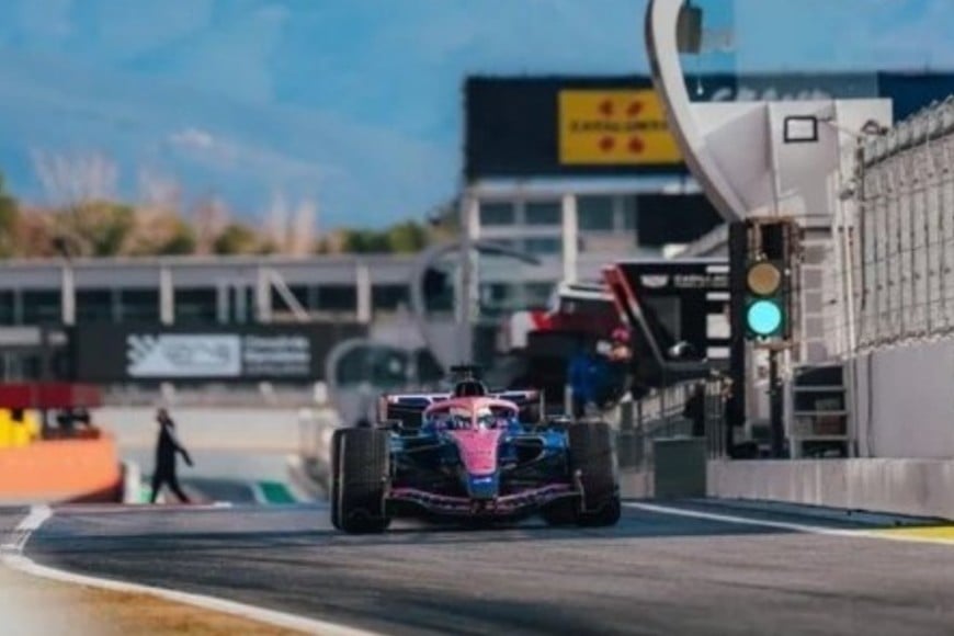 El piloto argentino registró el tercer mejor tiempo de ocho pilotos por la mañana.