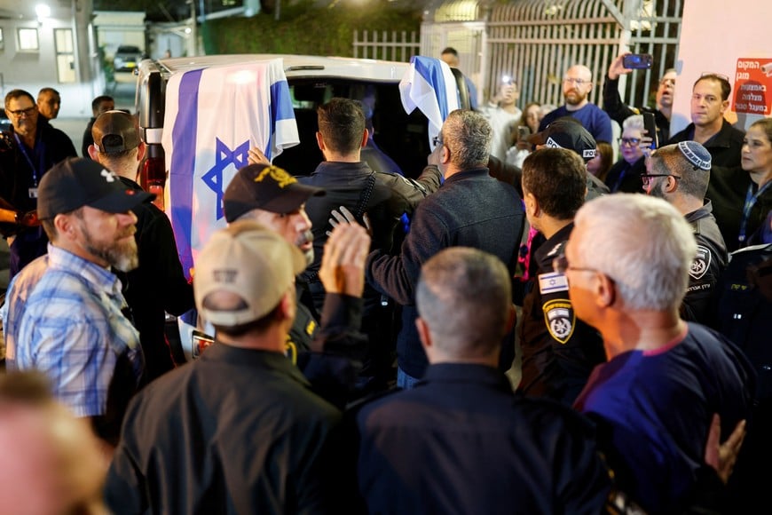 The vehicle carrying the body of Israeli police officer, and the last hostage Ran Gvili, kidnapped in the October 7, 2023, Hamas attack, arrives to the Institute of Forensic Medicine after being found and identified in the Gaza Strip, according to the statement by the Israeli military, in Tel Aviv, Israel, January 26, 2026. REUTERS/Amir Cohen