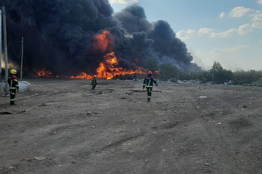 El siniestro se inició a las 16:47 del viernes y demandó seis horas de trabajo para poder combatirlo