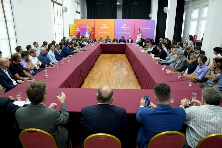 Pullaro y Wang Wei encabezaron la jornada de vinculación empresarial en Rosario.