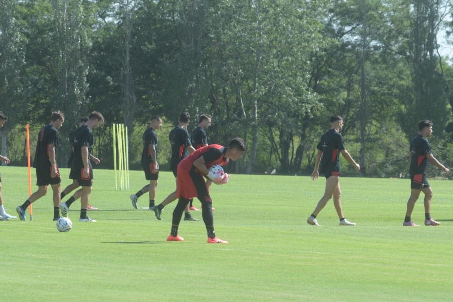 Colón entrena este martes.