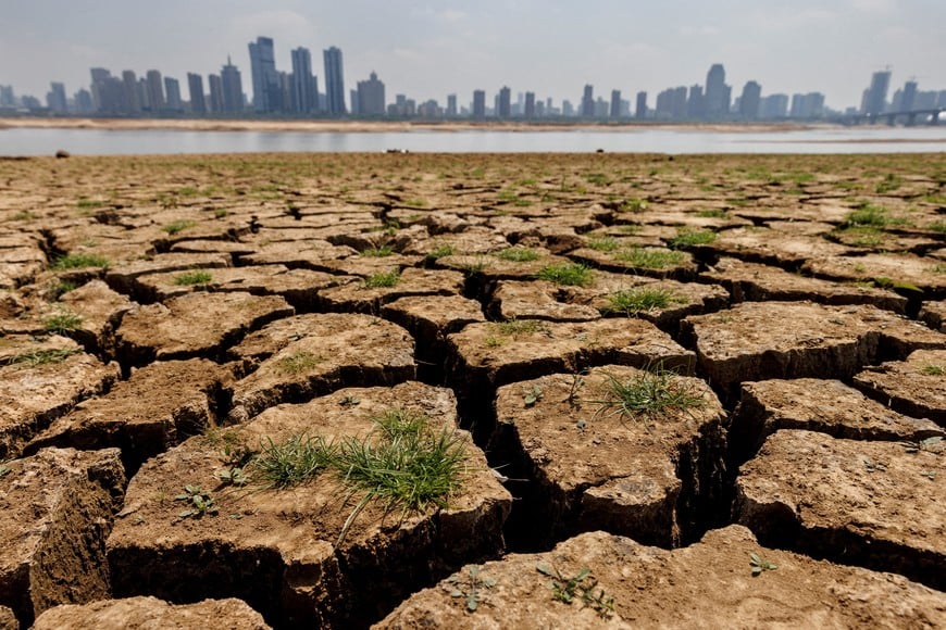 FILE PHOTO: Cracks run through the partially dried-up river bed of the Gan River, a tributary to Poyang Lake during a regional drought in Nanchang, Jiangxi province, China, August 28, 2022.  REUTERS/Thomas Peter/File Photo
