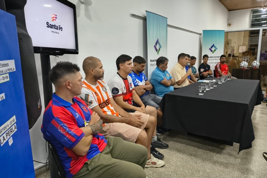 Autoridades municipales y dirigentes deportivos participaron del lanzamiento. Crédito: Gentileza.