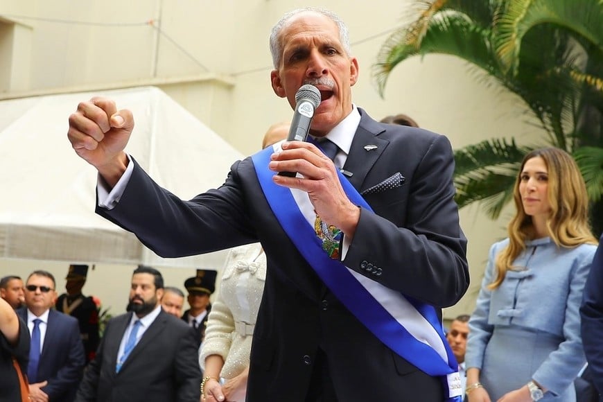 El mandatario prometió “trabajar” y acelerar respuestas ante la crisis social.