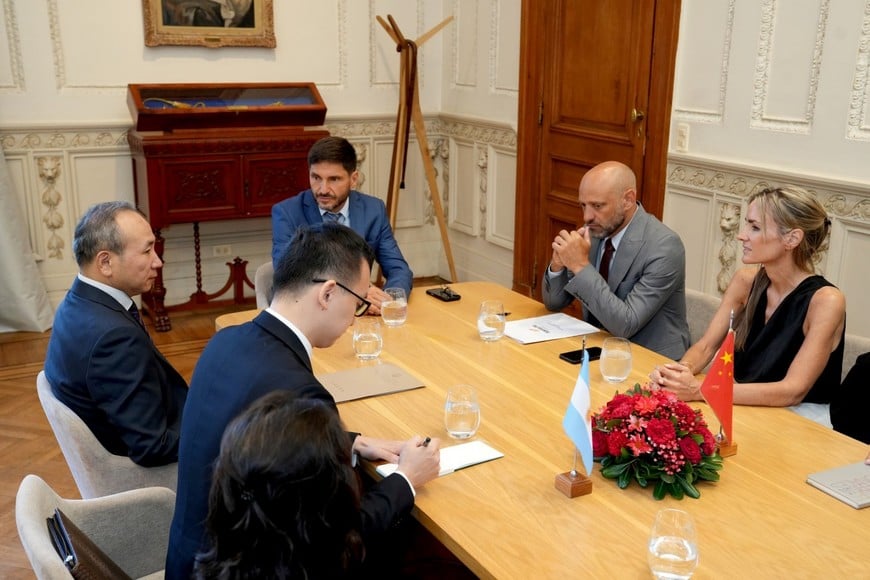 Pullaro y Wang Wei encabezaron la jornada de vinculación empresarial en Rosario.