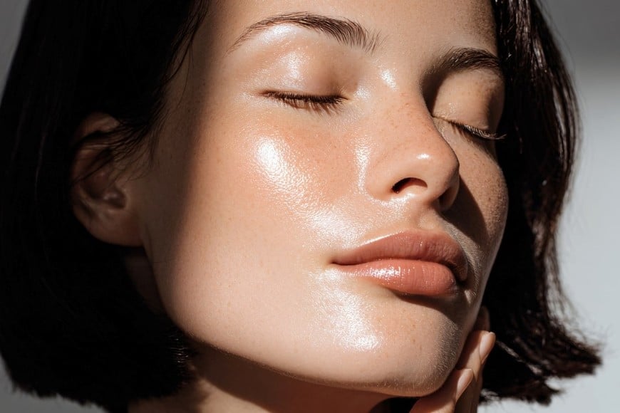 Una piel equilibrada mejora la fijación y el acabado del maquillaje.