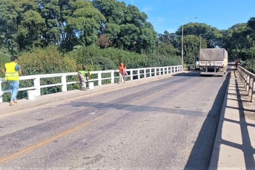 Avanzan los trabajos de mantenimiento sobre la Ruta Nacional 11 en Timbúes