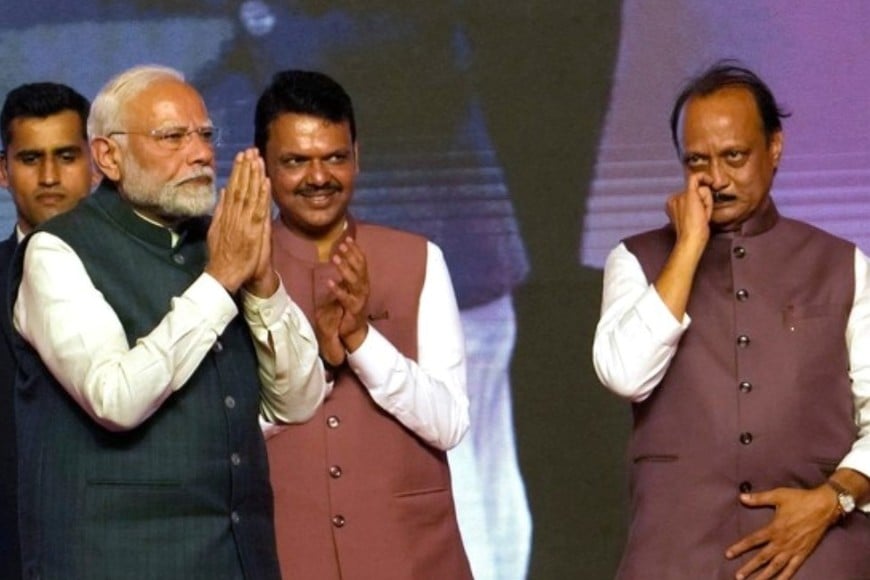 Ajit Pawar (derecha) lideraba un espacio político que formaba parte de la coalición gobernante junto al partido del primer ministro, Narendra Modi