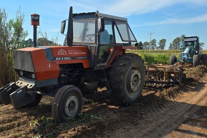 Trabajos continuos para mejorar la red de caminos rurales en San Carlos Centro