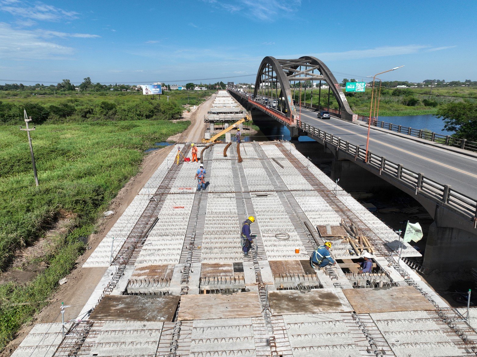 Avanzan los trabajos estructurales en el Puente Carretero, una obra clave para la conexión regional. 