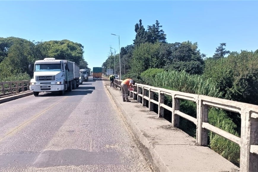 Avanzan los trabajos de mantenimiento sobre la Ruta Nacional 11 en Timbúes