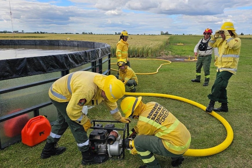 Unidades listas para ser desplegadas ante incendios en distintos puntos del país.