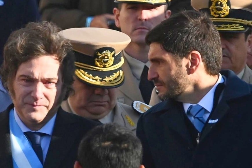 Javier Milei está recorriendo el país y la próxima parada sería en San Lorenzo el 7 de febrero donde será recibido por el gobernador Maximiliano Pullaro de acuerdo al protocolo oficial, como en las visitas anteriores. En la foto, en el Monumento a la Bandera (Rosario), en junio de 2024.
