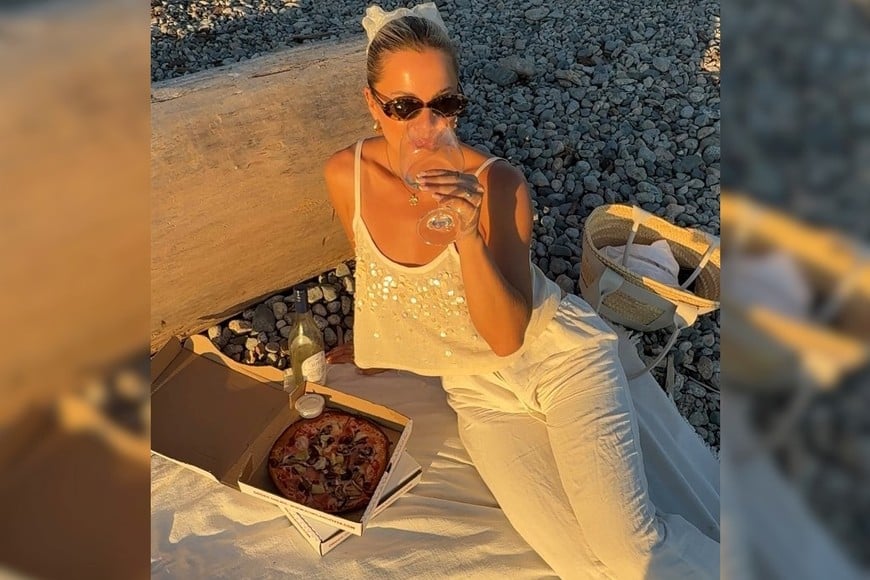 Comodidad y estilo se fusionan en prendas ligeras para atardeceres urbanos.