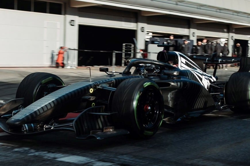 Test de F1 en Barcelona: Mercedes marca el ritmo y Checo Pérez vuelve a pista con Cadillac
