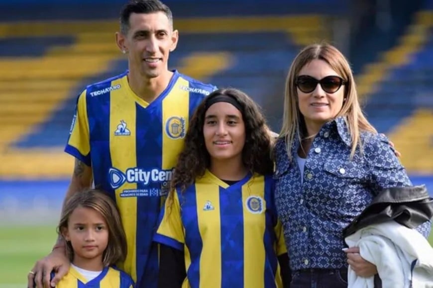 El delantero fue silbado y aplaudido por distintos sectores del estadio.