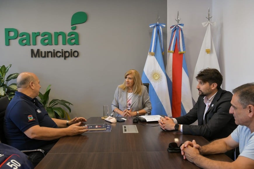 Fertonani y Romero coordinaron la llegada de Capibaras XV a Paraná.