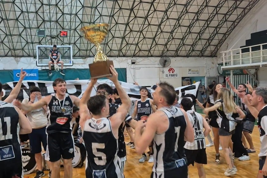 Almagro fue campeón del Oficial y va por más. Foto: Prensa Almagro.