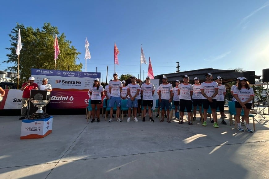 Tras el sprint, los nadadores inician la concentración previa a la carrera. Foto: Gentileza.